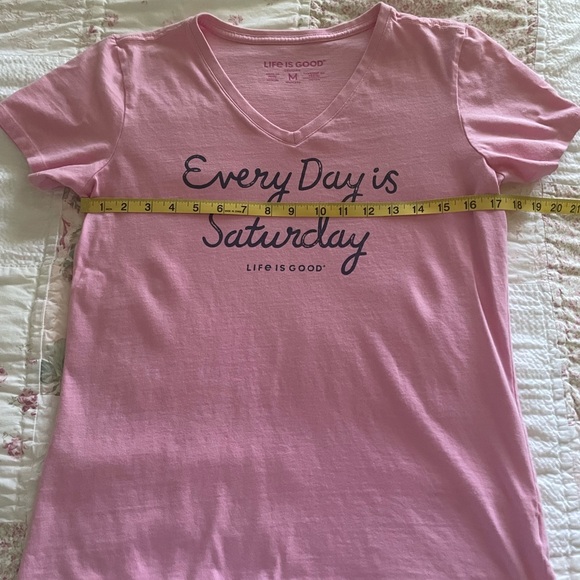 🌸Life is Good Women's Every Day is Saturday Crusher Tee Size Medium - Picture 4 of 6
